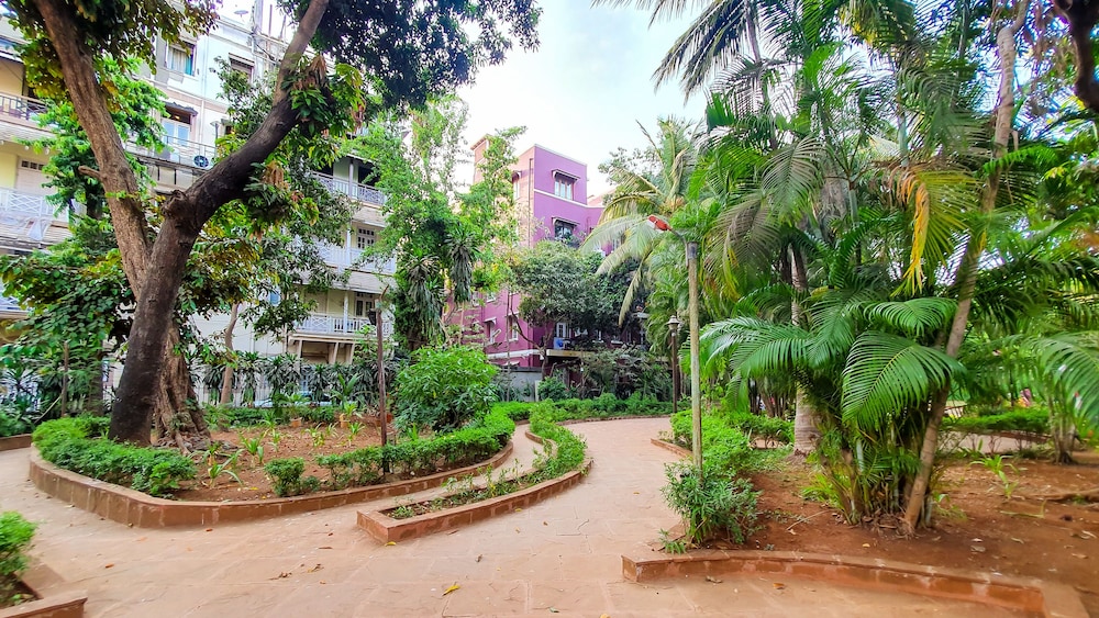 Garden Hotel 44/50