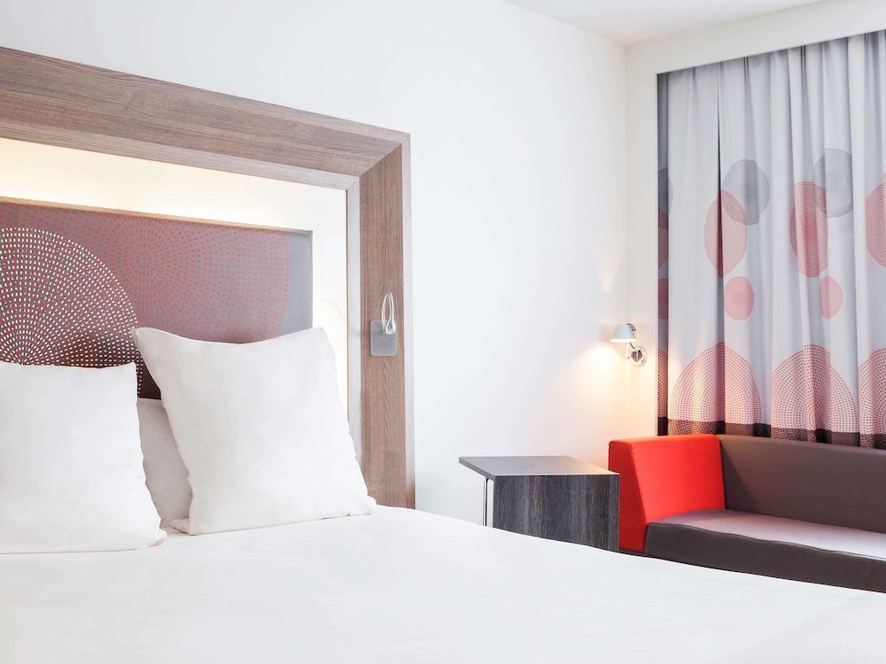 NOVOTEL CHARTRES 28/70
