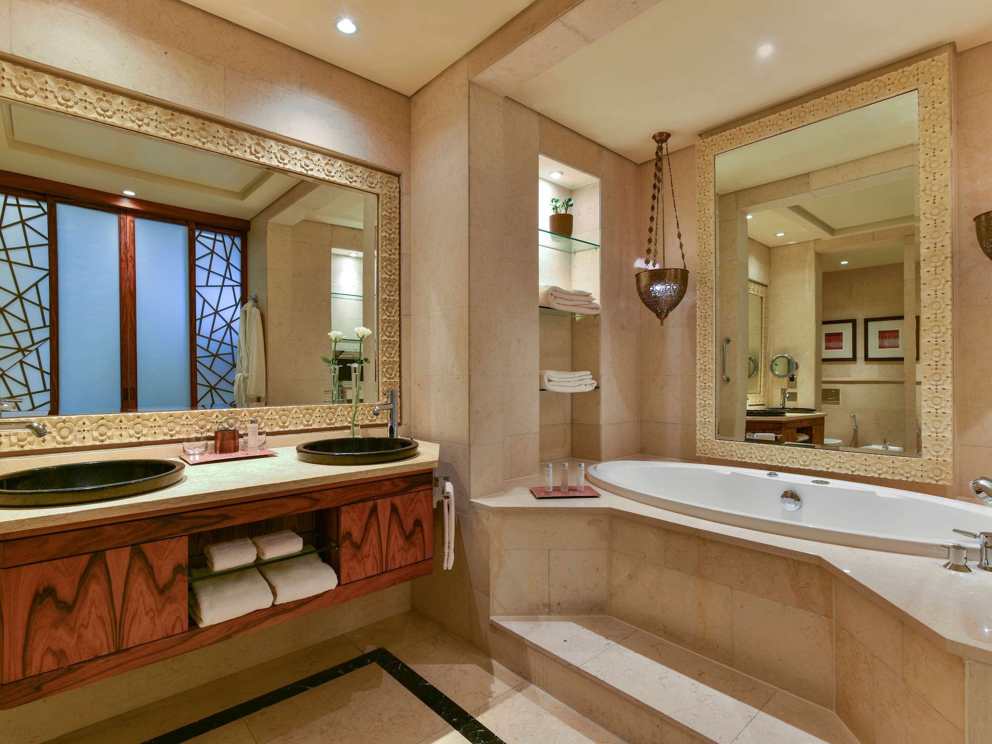 LANDMARK, SUITE, DOUBLE BED