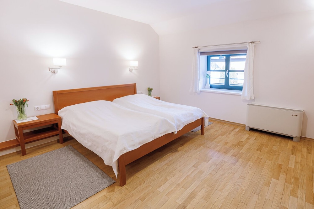 ROOM, TRIPLE