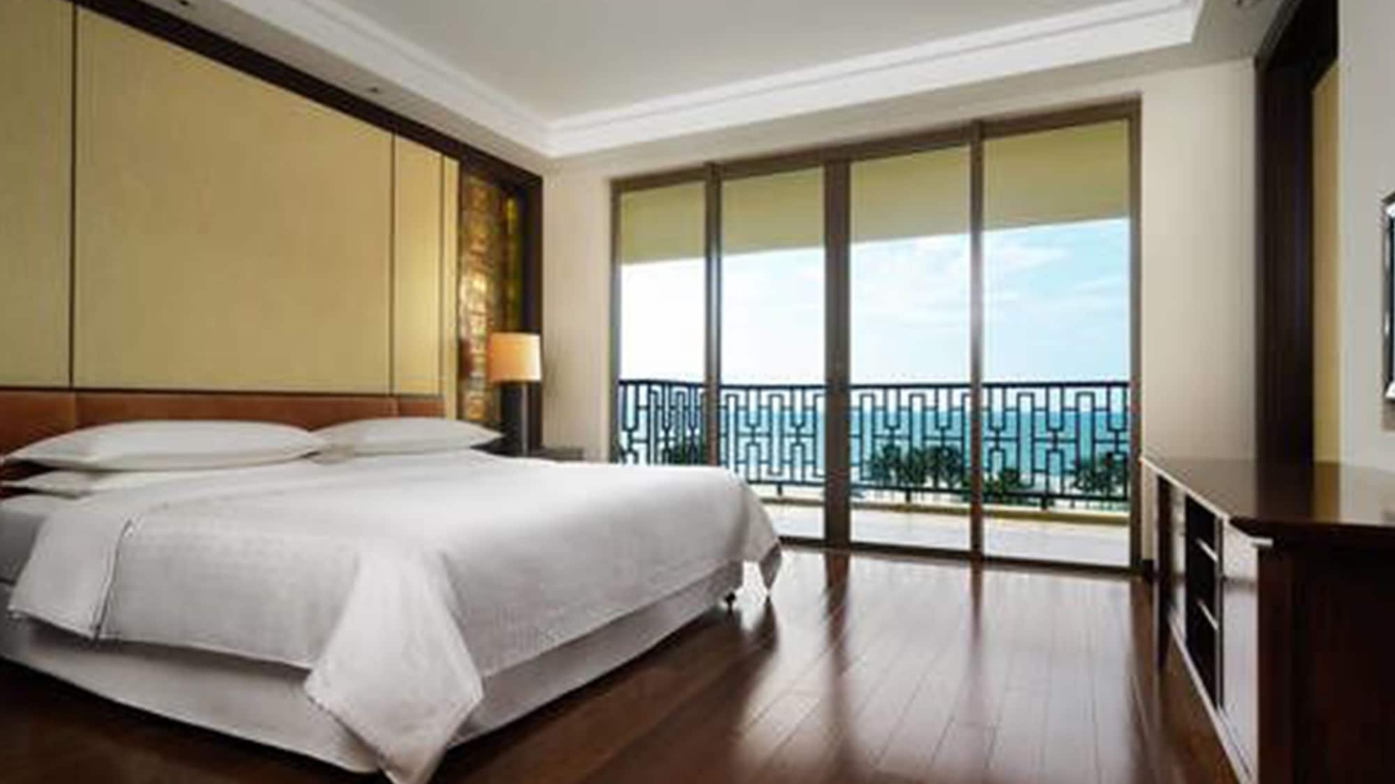 1 Bedroom, Suite, King Bed, Beach Front, Balcony