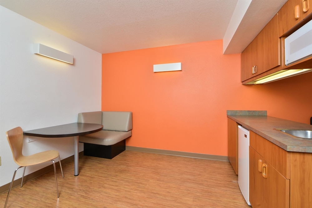 Motel6 Meridian, ID - Boise W 24/30