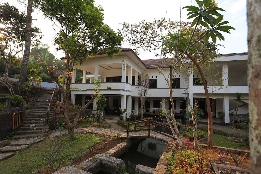 Hotel O Puncak Bogor Near Taman Safari Formerly Alam Hegar 7/50