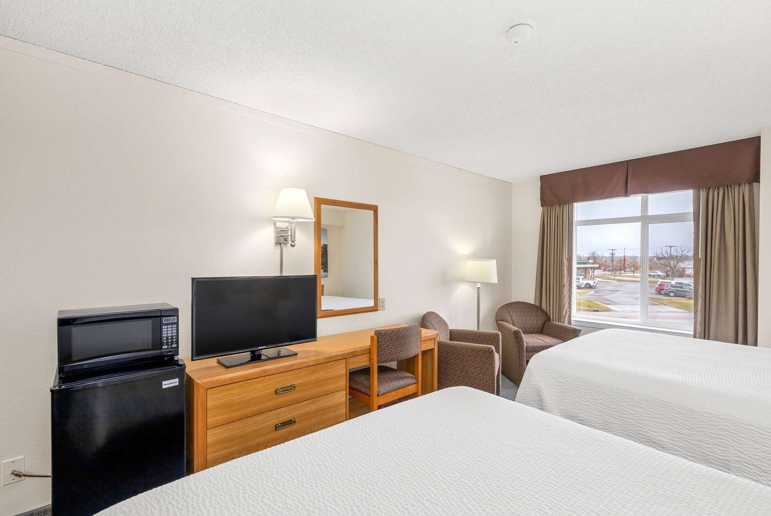 Days Inn By Wyndham Great Falls 11/35