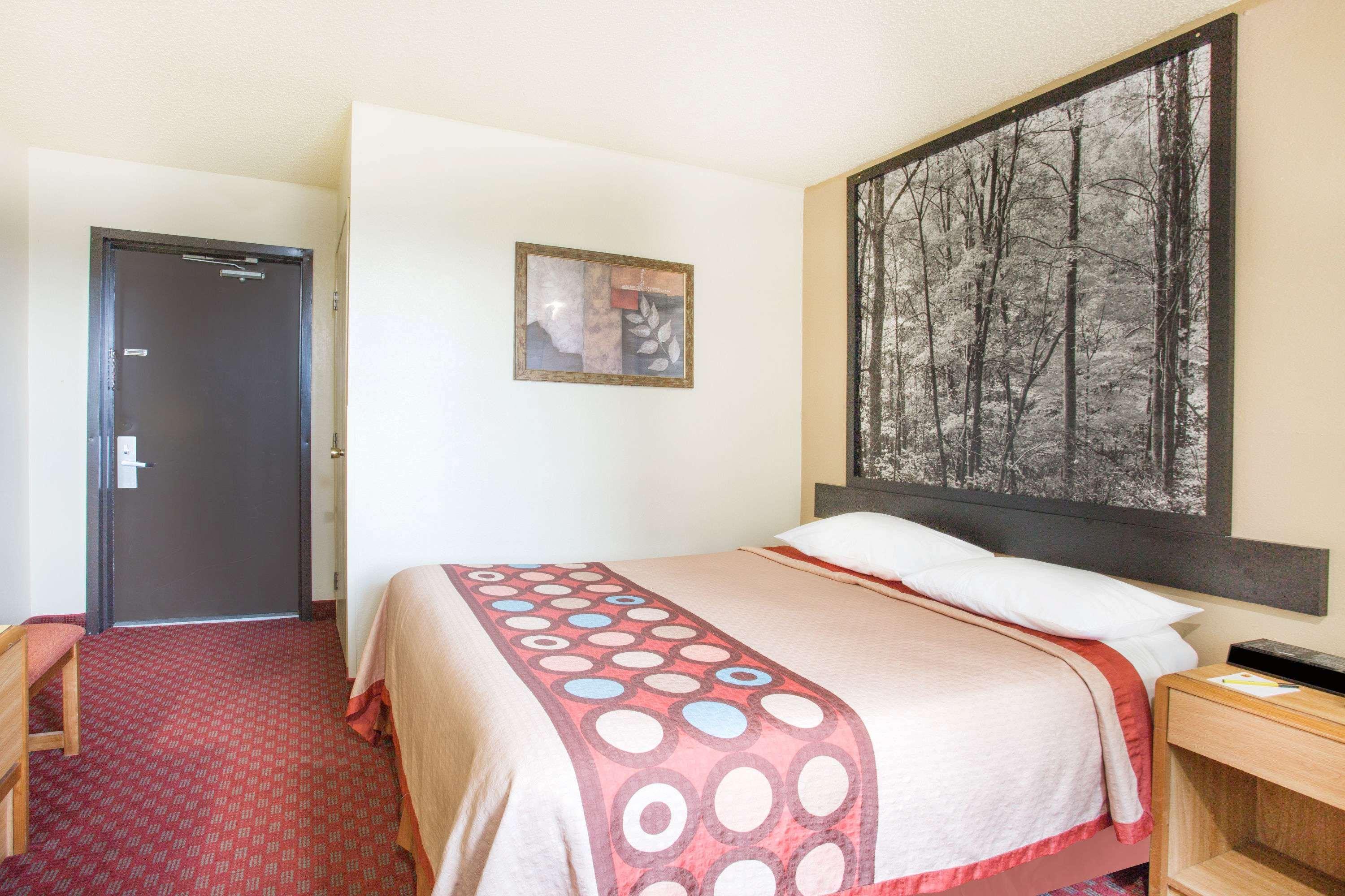Super 8 by Wyndham Lexington VA 5/16