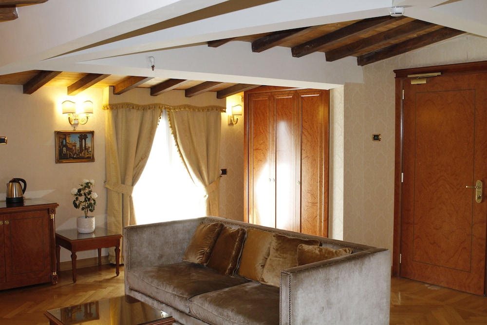 Hotel Villa Pinciana 38/52