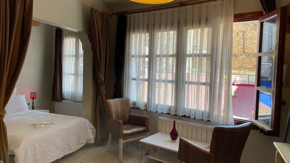 غرفة عائلية رباعية بسرير كوين وأسرّة بطابقين مع أريكة، Chez Bore Boutique Hotel 2/10
