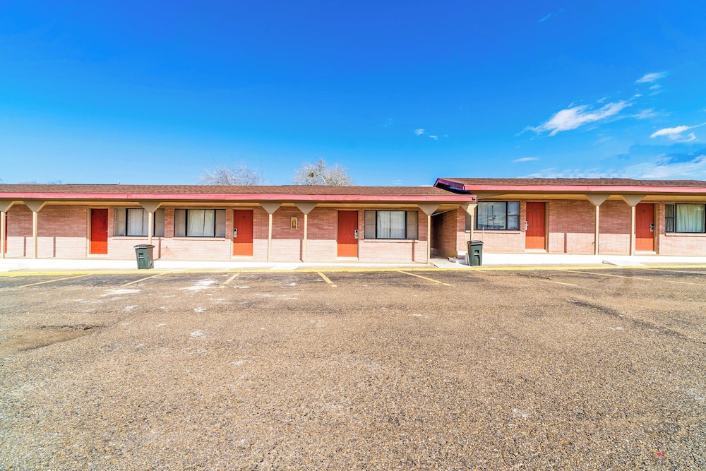 OYO Hotel Beeville US 181 2/64