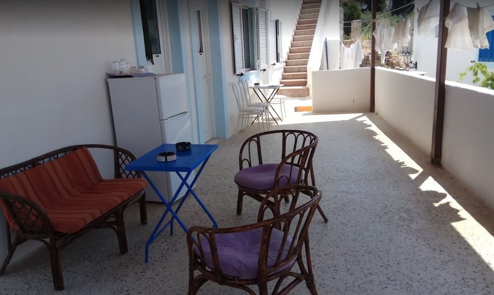 Grandma Vasiliki Rooms To Let 38/55