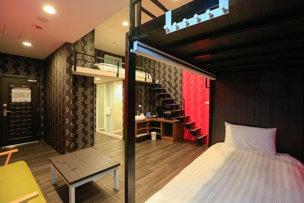 Place X Hotel 24/46