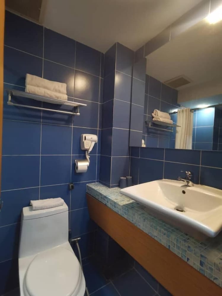 2 Inn 1 Boutique Hotel &amp; Spa 32/38