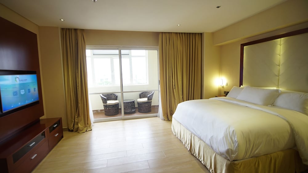 EXECUTIVE, SUITE