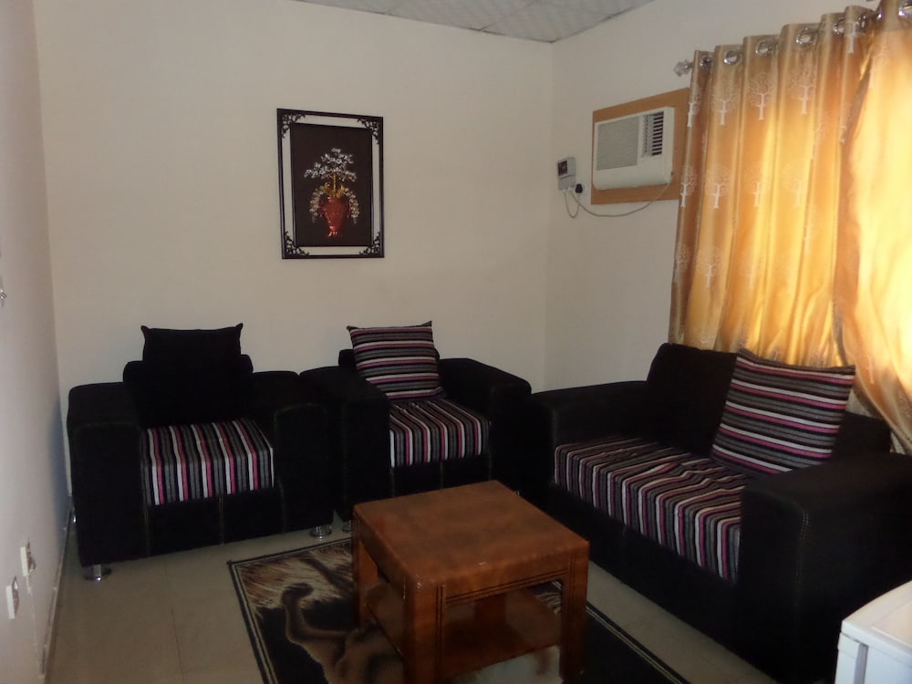 De Lawrence Court Suites 35/41