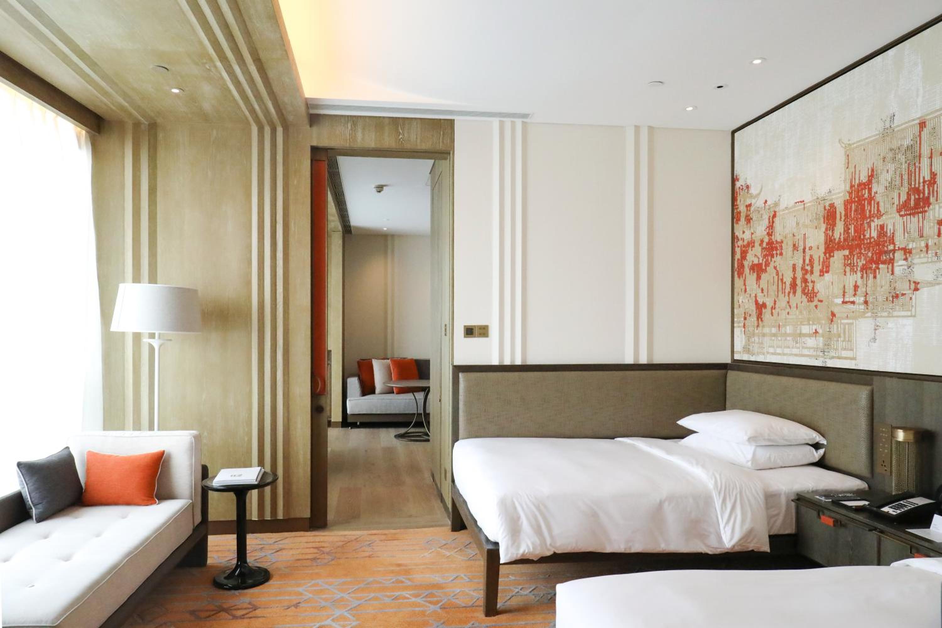 Deluxe, Twin Beds, Skyline View