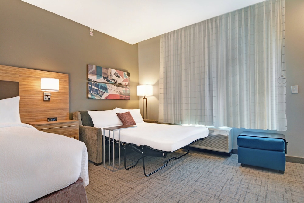 Studio, King Bed, Accessible