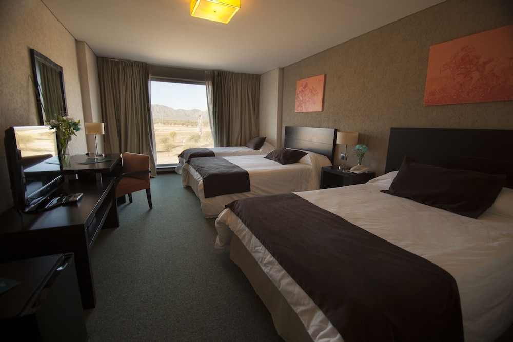 Epic Hotel San Luis 11/50