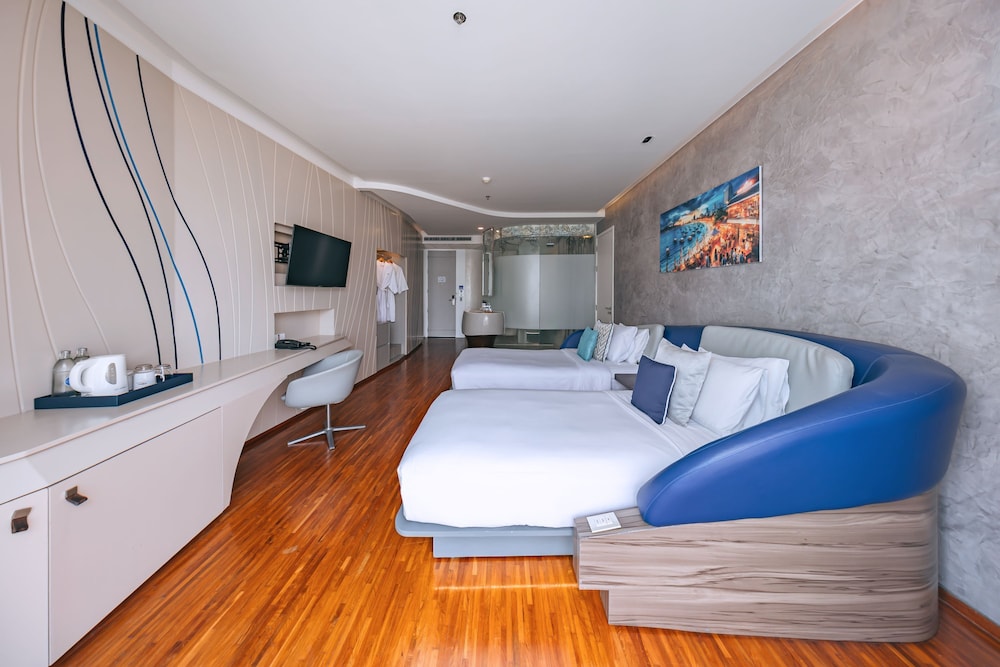 Deluxe Twin Room Pool View