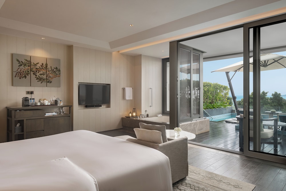POOL, KING BED, TERRACE