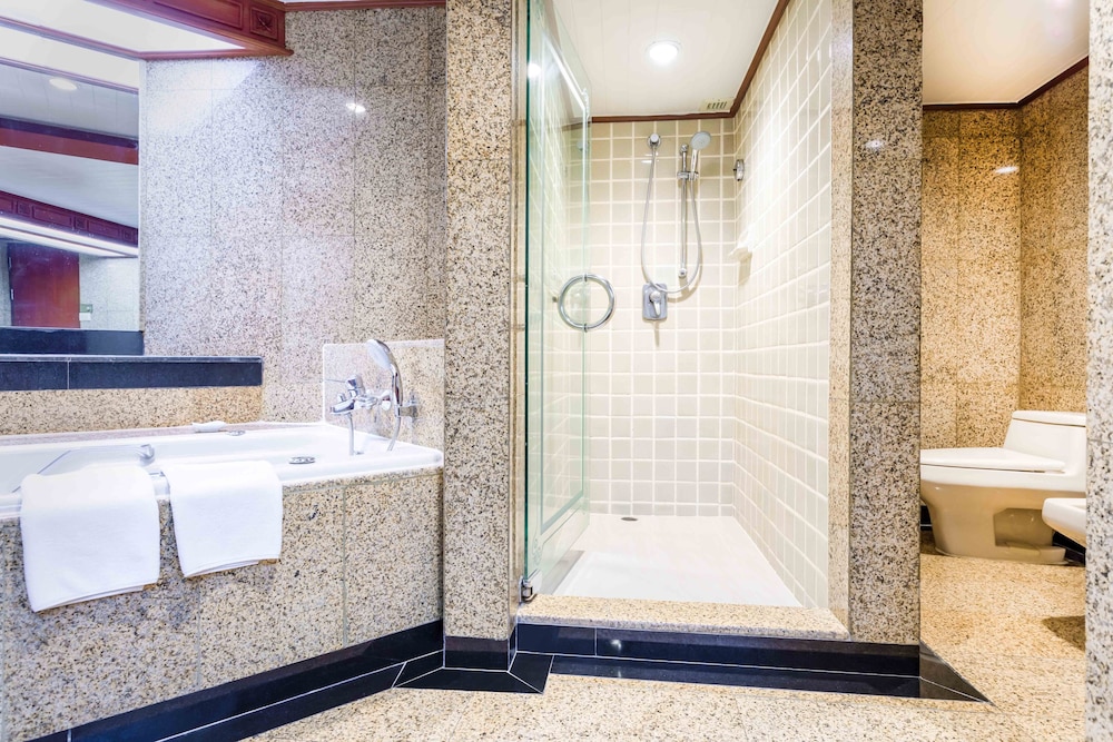 Executive, Suite, King Bed, River View, Centara Riverside Hotel Chiang Mai 3/3
