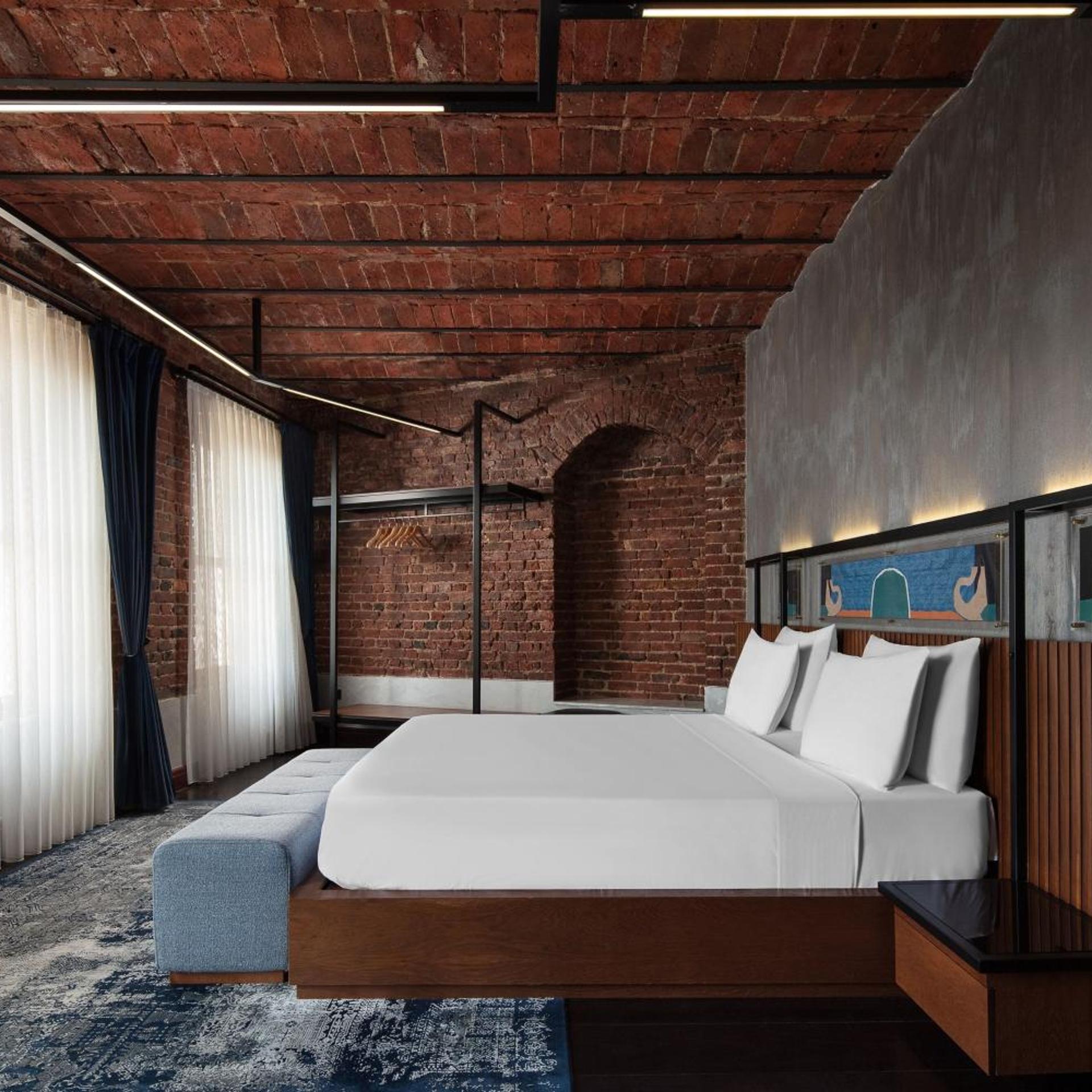 Suite, House, King Bed