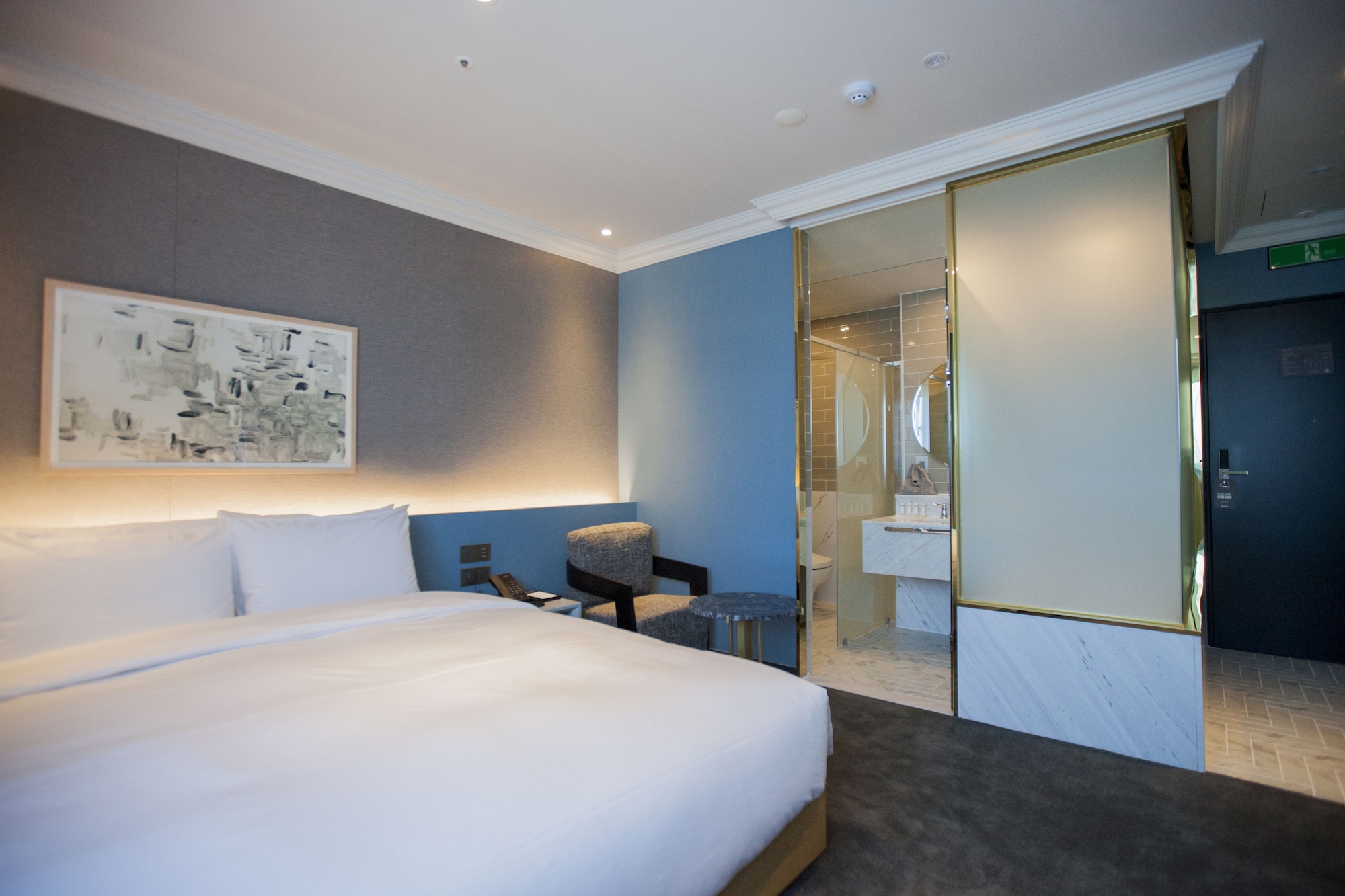 STANDARD, DOUBLE BED, CITY VIEW