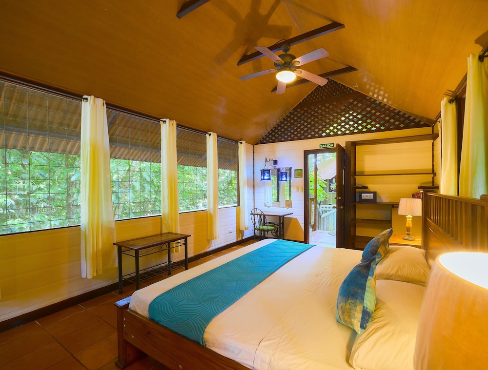 ANINGA LODGE 12/58