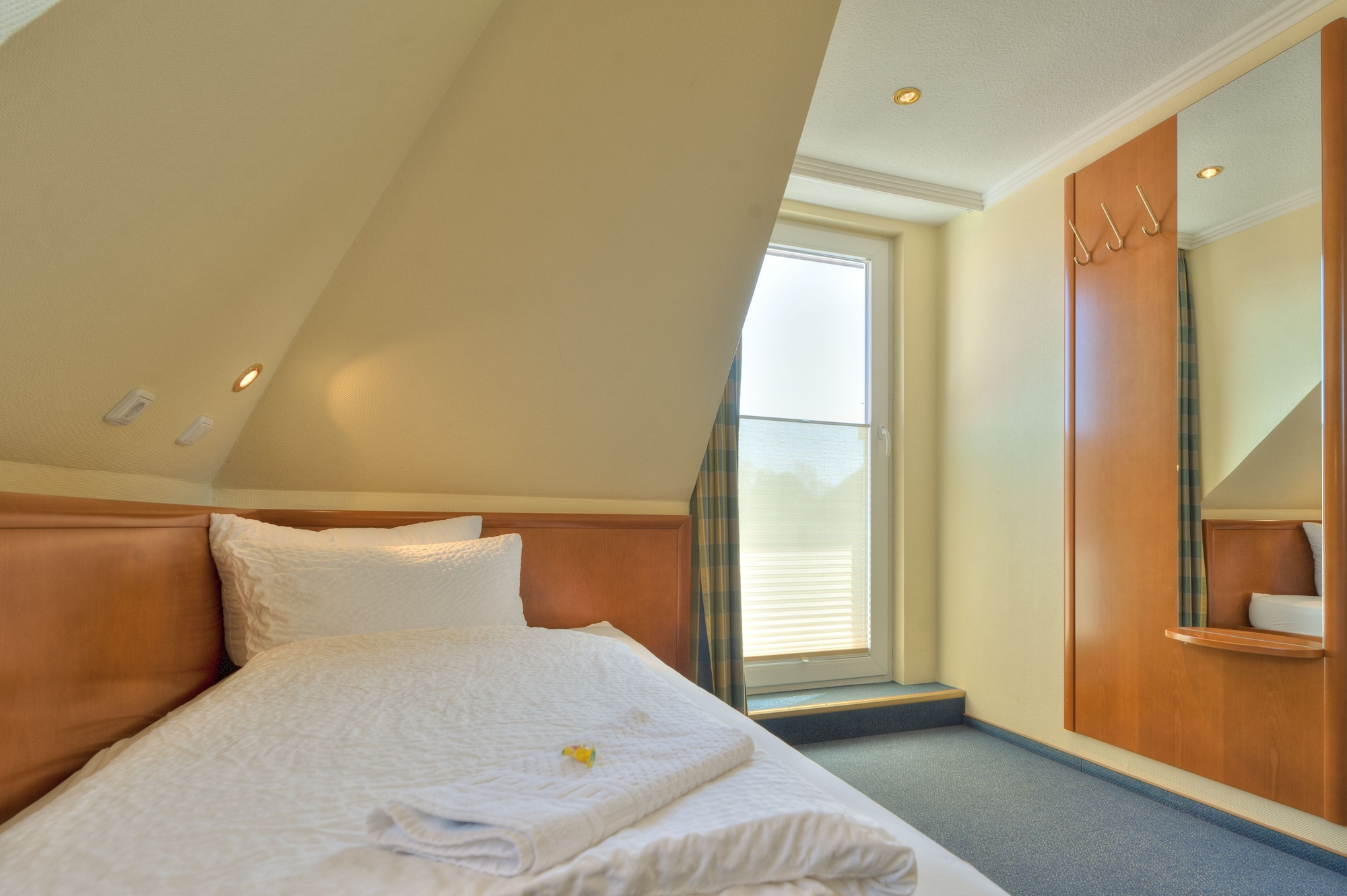 Room, Single, Single Bed