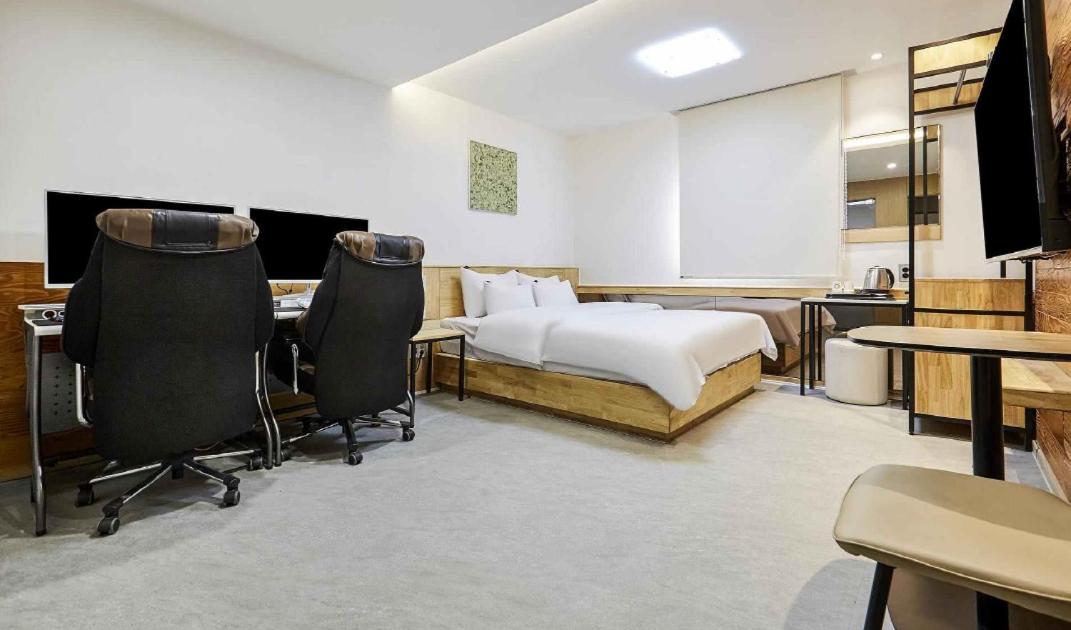 Suwon Hotel Pacific 37 19/35