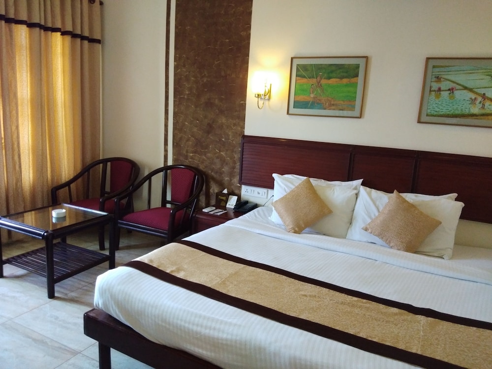 Yuvarani Residency Hotel 6/29