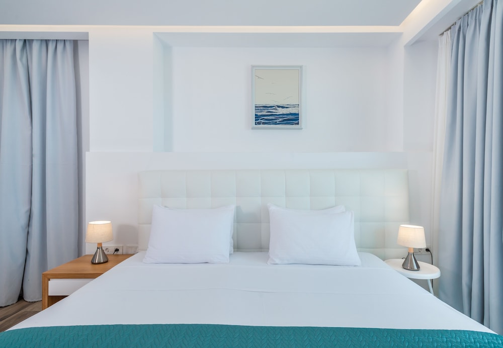 White Rock Of Kos - Adults Only 16/62