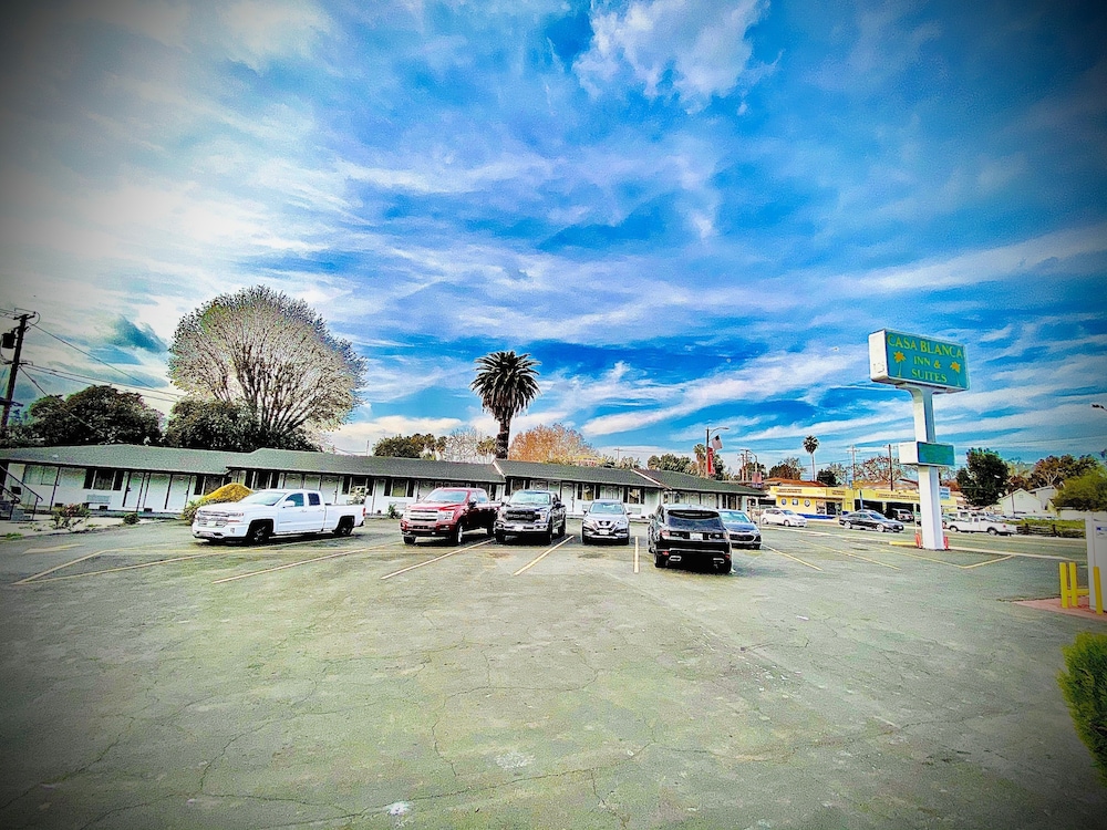 Casa Blanca Inn & Suites 60/67