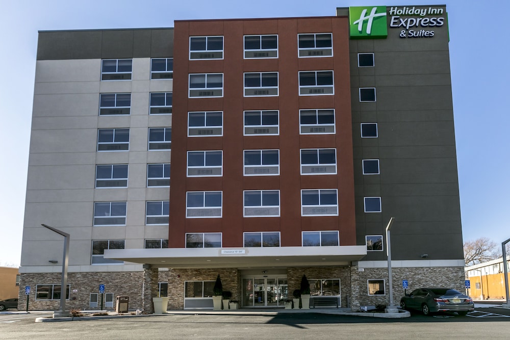 Holiday Inn Express Suites Jersey City North Hoboken 5/39