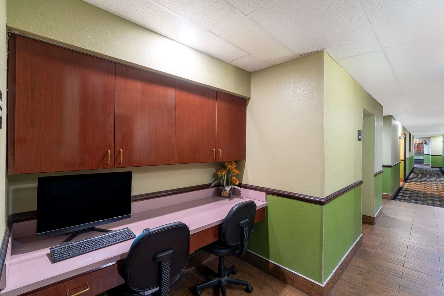 Super 8 by Wyndham Shepherdsville / Louisville South I65 22/32