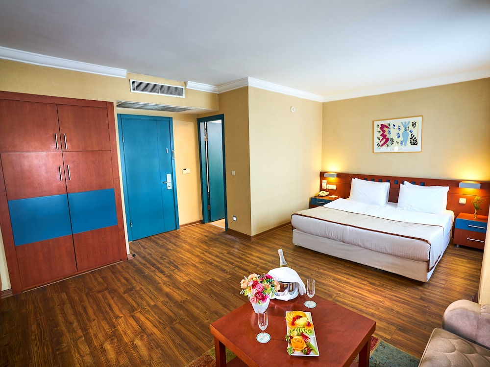 Feronya Hotel 7/50