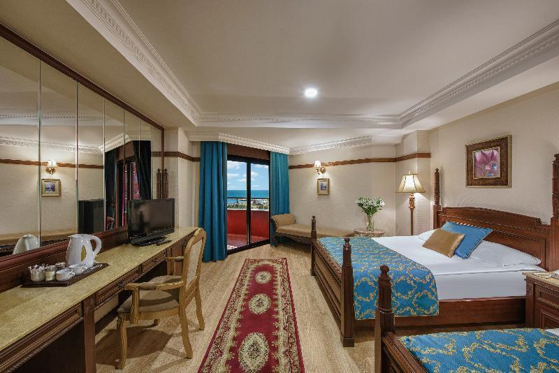 Room, 2 Double Beds, Land View