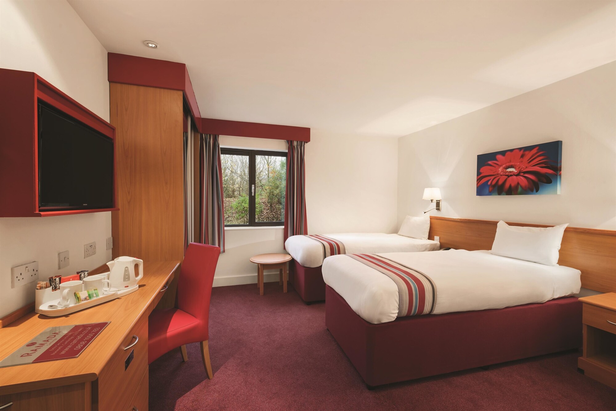 ROOM, TWIN BEDS