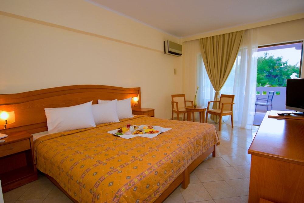 Porfi Beach Hotel 6/36