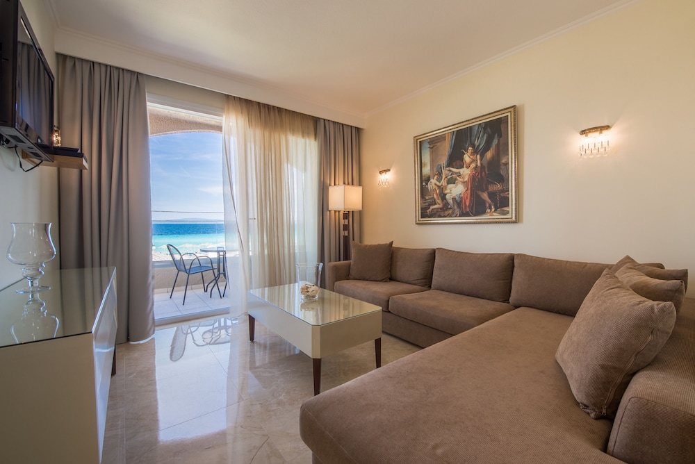 ANTIGONI BEACH HOTEL 57/85