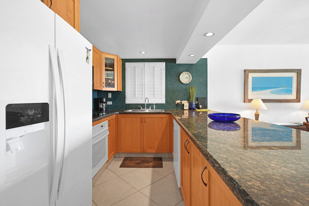Aqua Bay Club Luxury Condos 4/50
