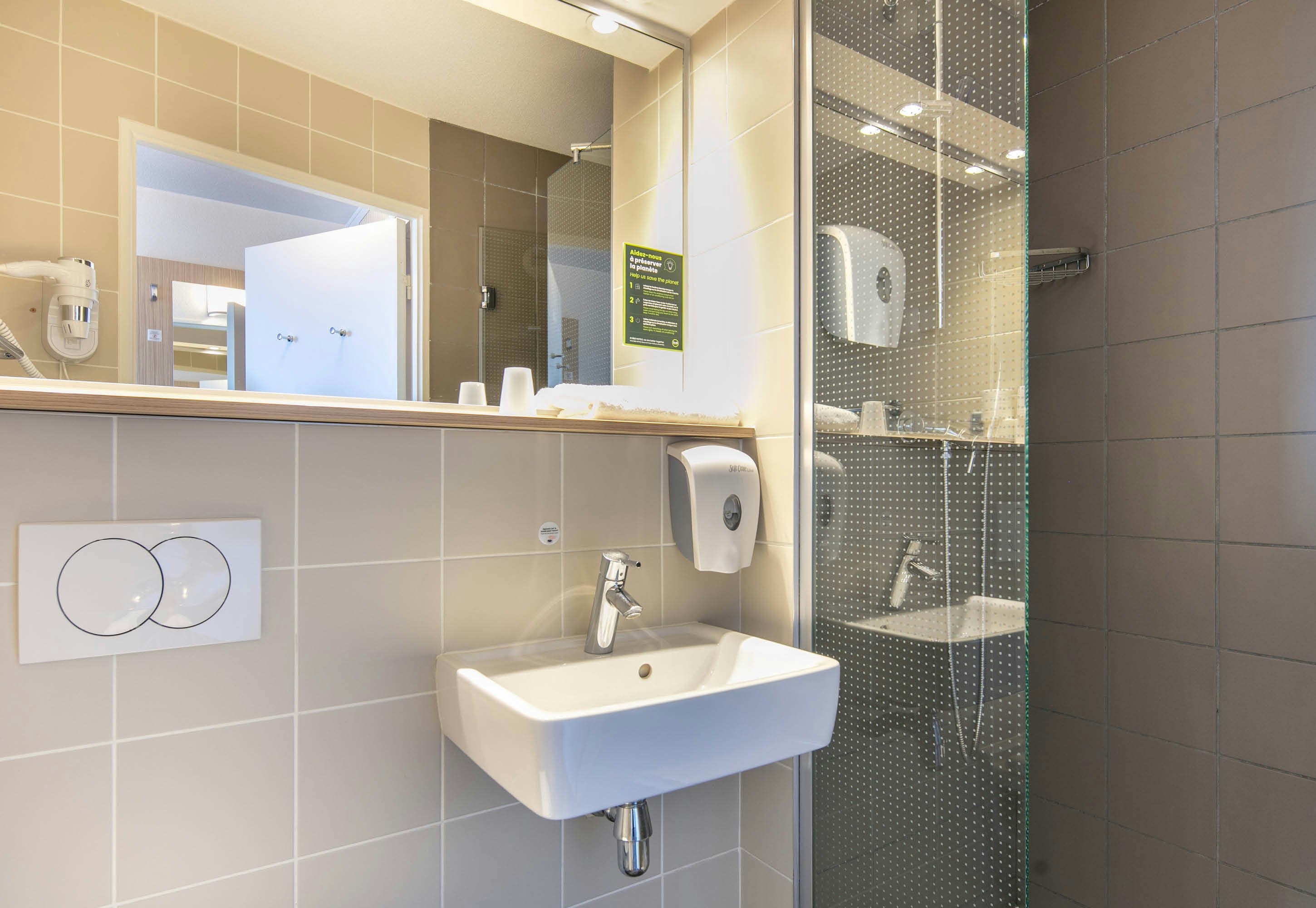 B&B HOTEL Lyon Aeroport Saint Quentin Fallavier 53/54