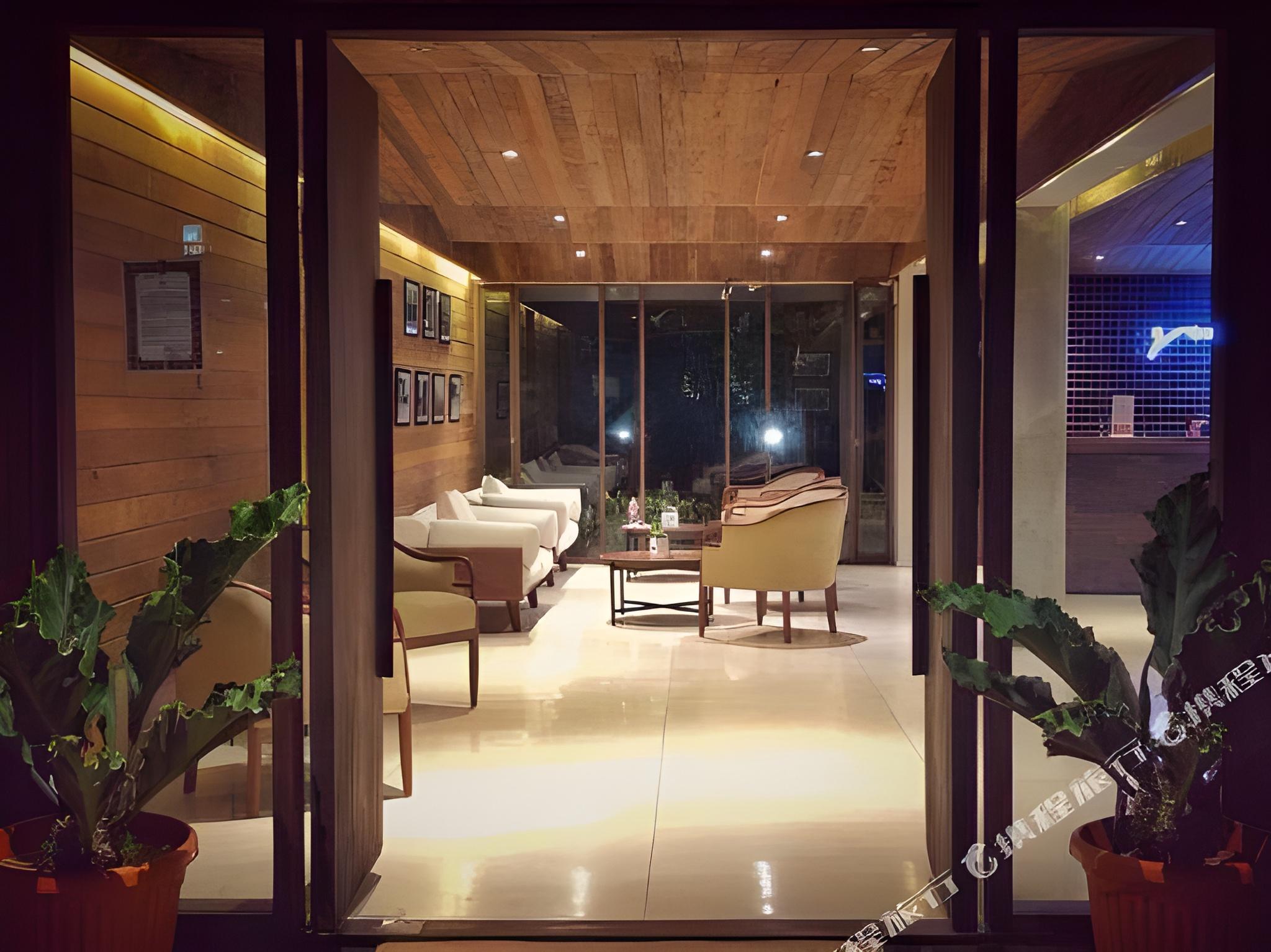 Grand Metro Hotel Puncak 32/55