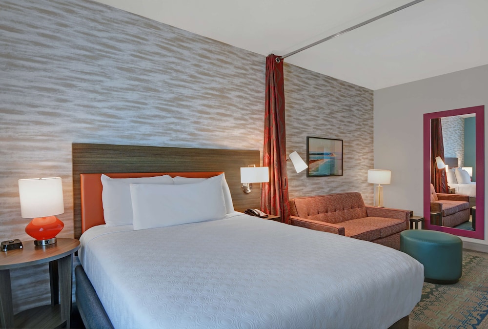 STUDIO, QUEEN BED