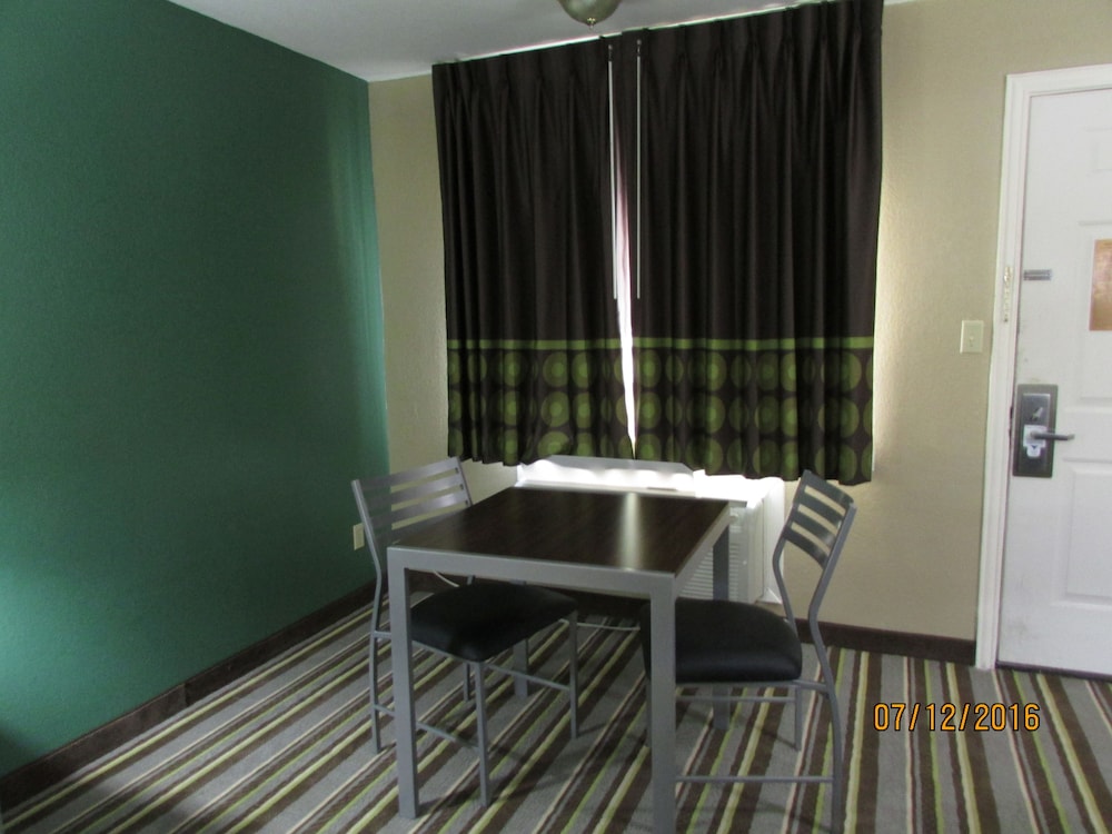 Super 8 By Wyndham Kingsville 27/47