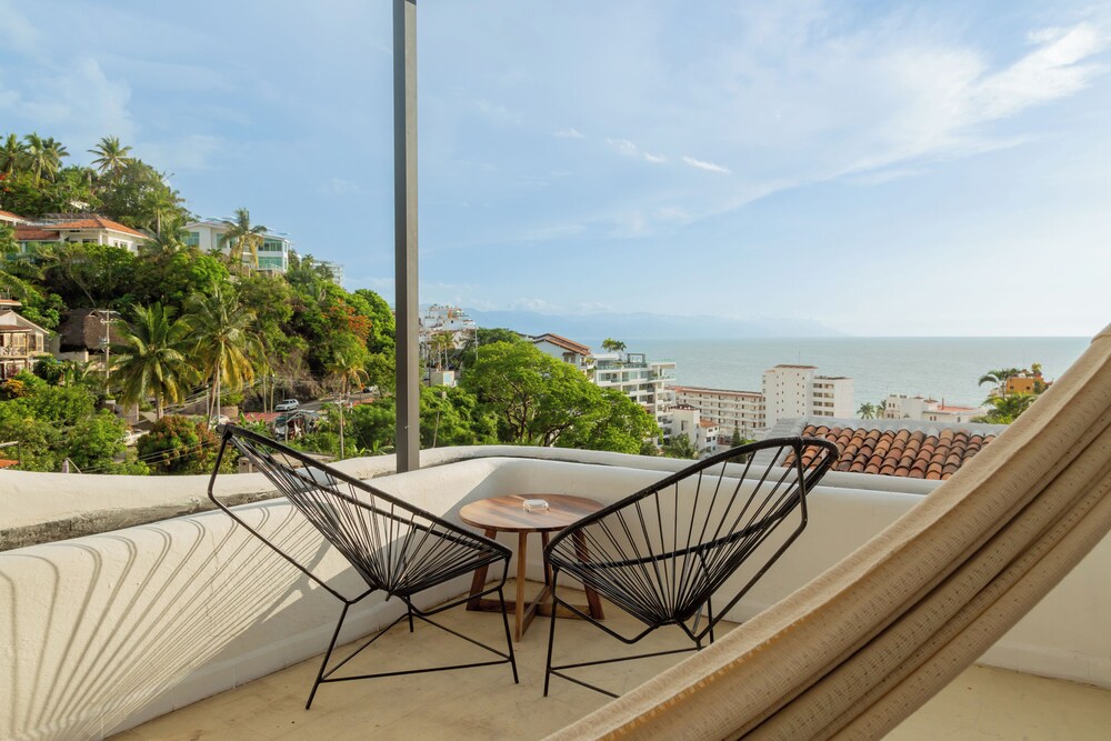Amaca Hotel Puerto Vallarta 61/76