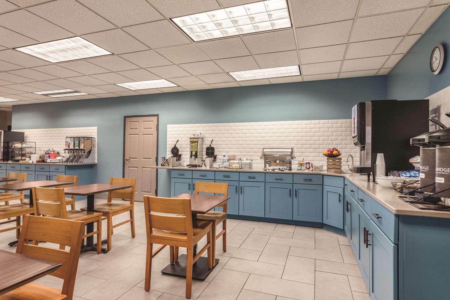 Country Inn & Suites By Radisson, Dakota Dunes, SD 10/11