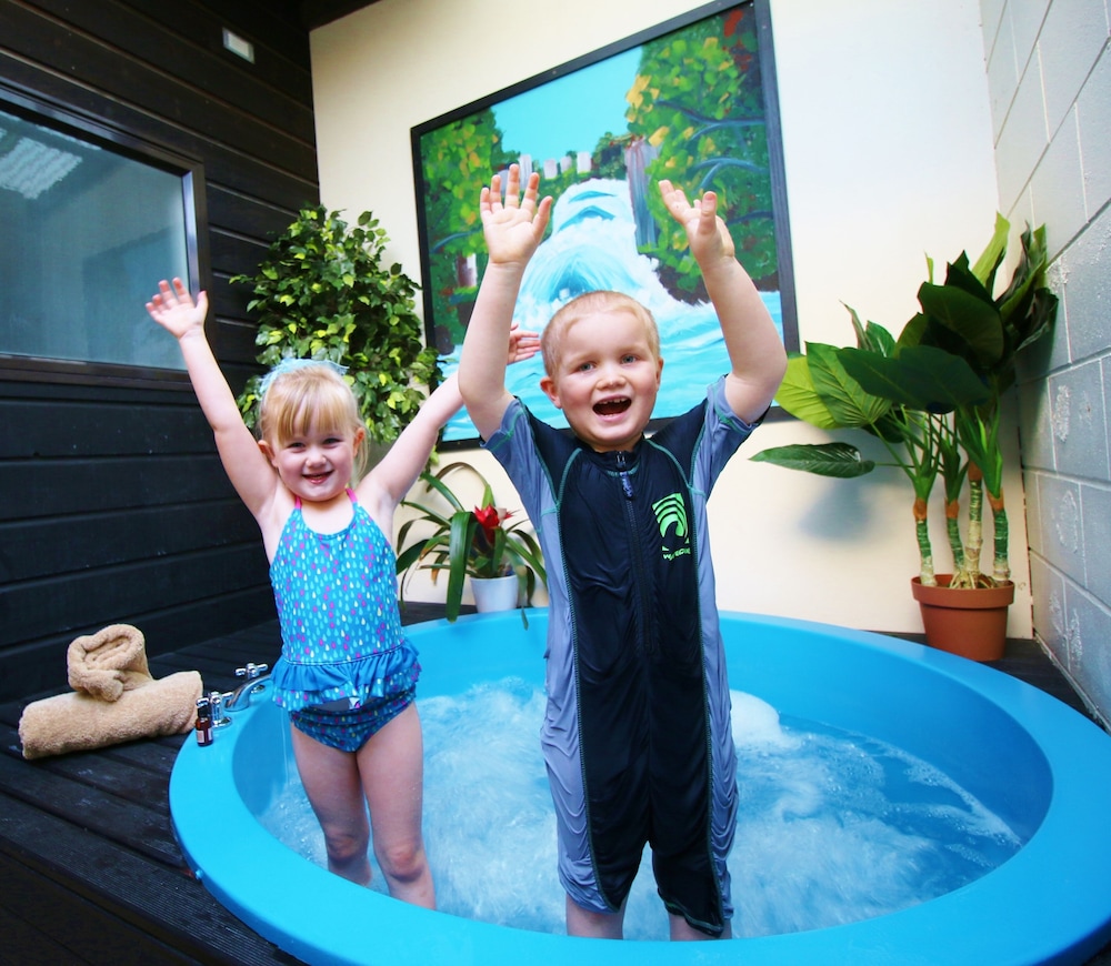 swimming pool spa