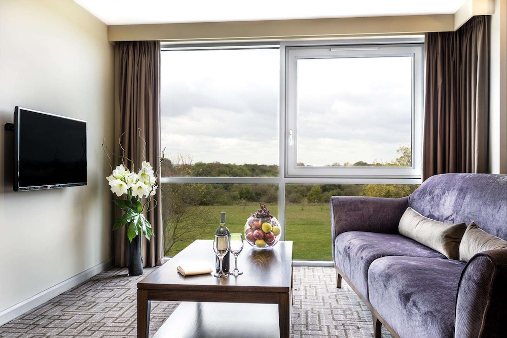Heston Hyde Hotel 28/43
