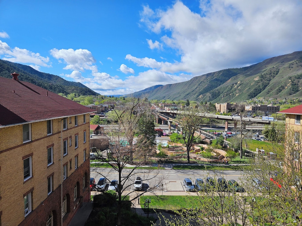 HOTEL COLORADO 69/72