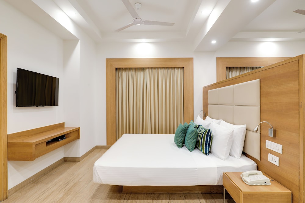 LEMON TREE HOTEL, SECTOR 60, GURUGRAM 15/65