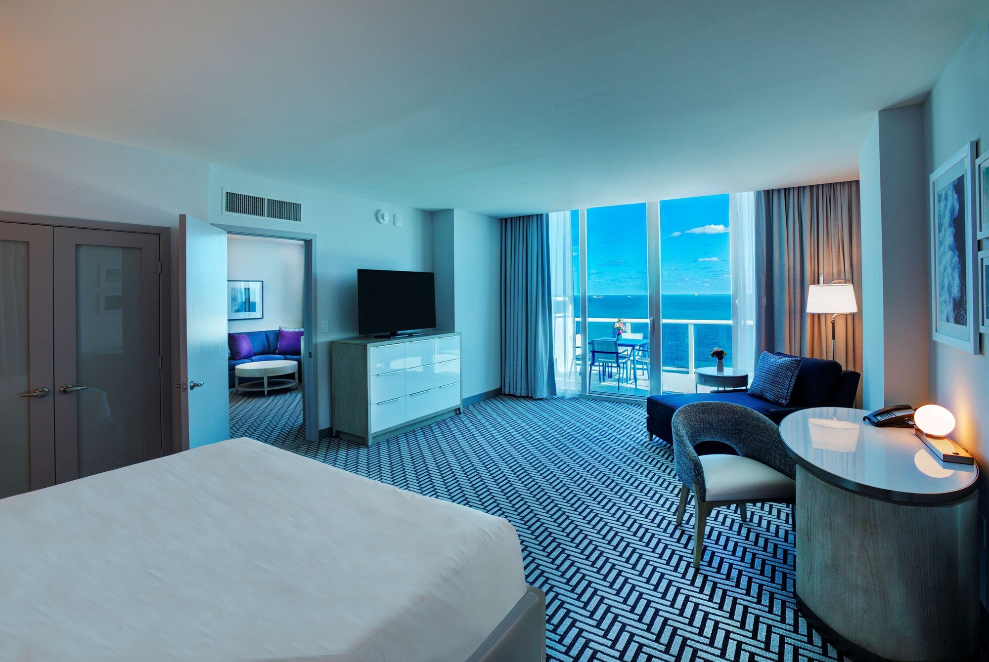 MAREN, SUITE, KING BED